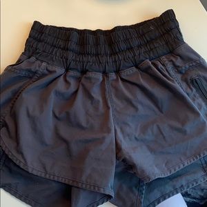 lululemon running shorts size 6